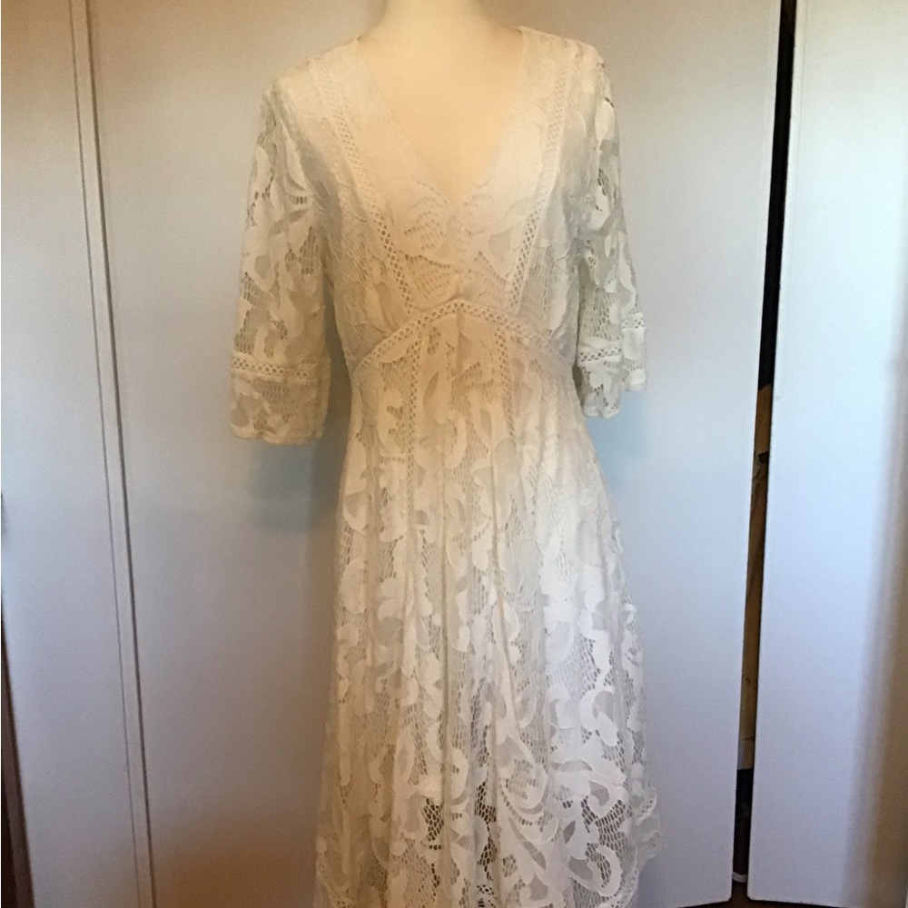 Fresh White Stretch Lace Dress with Hankerchief Hem Size XL